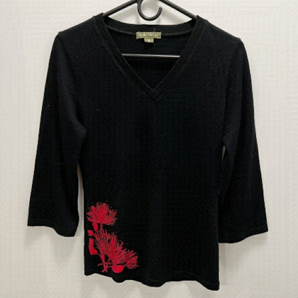 SIMPLY MERINO | Black 100% Merino Wool Lightweight Sweater W/Red Design